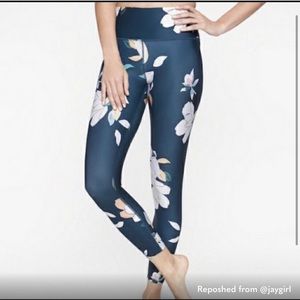 Athleta elation floral tight in great used condition